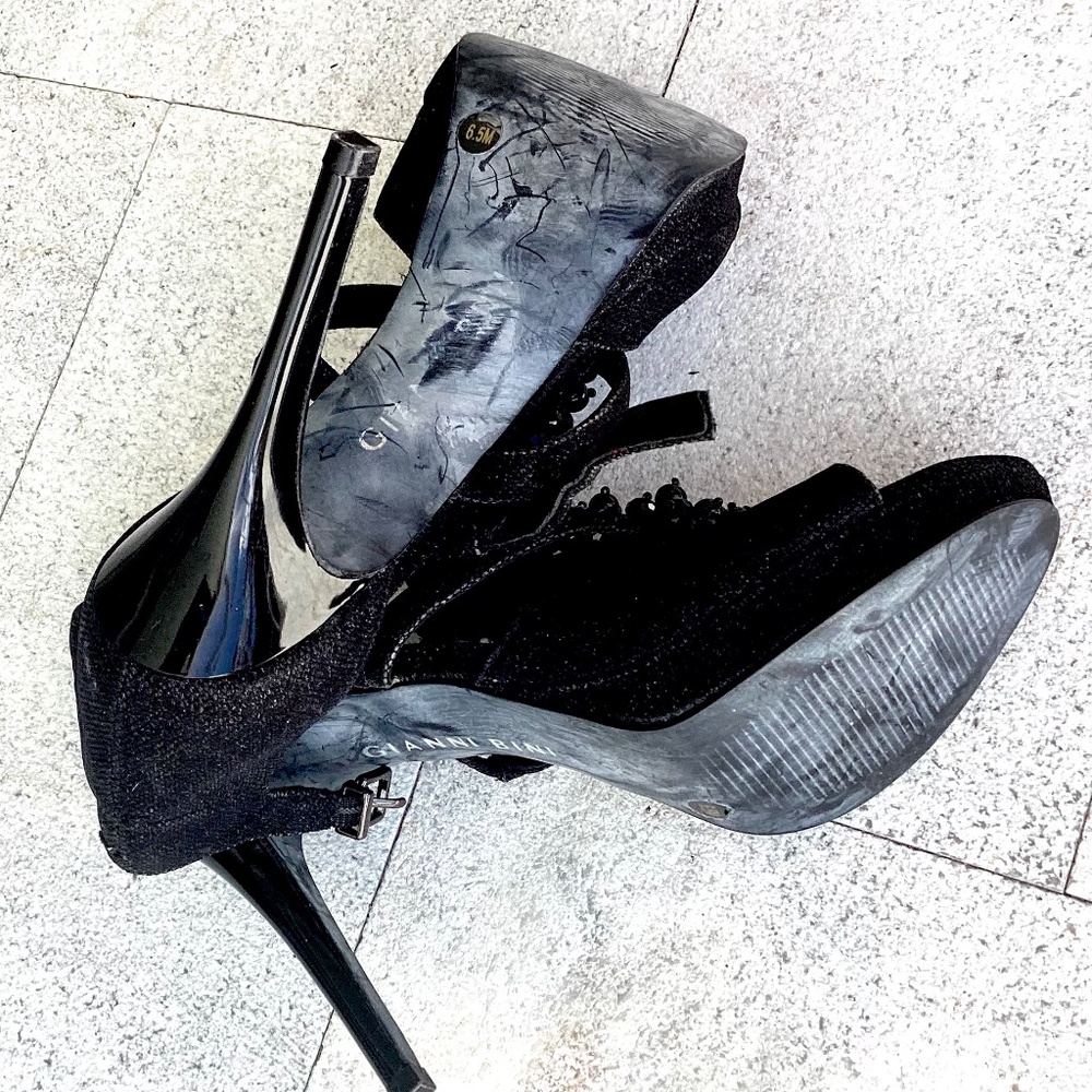 Heels - Picture 3 of 3